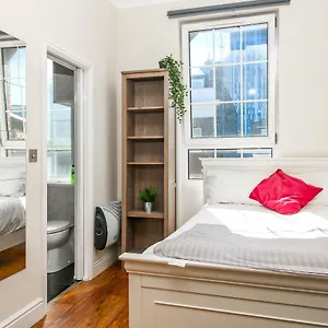 3* Gasthof Private En-suite @ Liverpool Street, Brick Ln